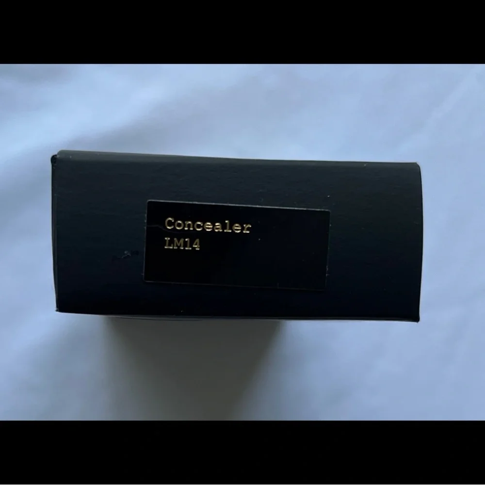 β¨ HP β¨ Skin Fetish: β¨ Sublime Perfection Concealer β¨ - Picture 4 of 5